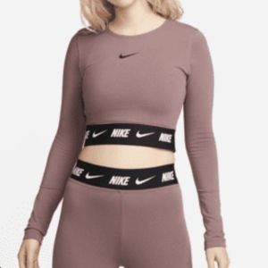 Nike SportswearWomen's Long-Sleeve Crop Top